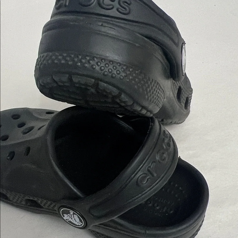 CROCS Kids Black Sandals sz 6